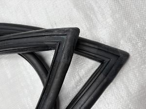 Datsun 240Z/260Z Front Screen Rubber 